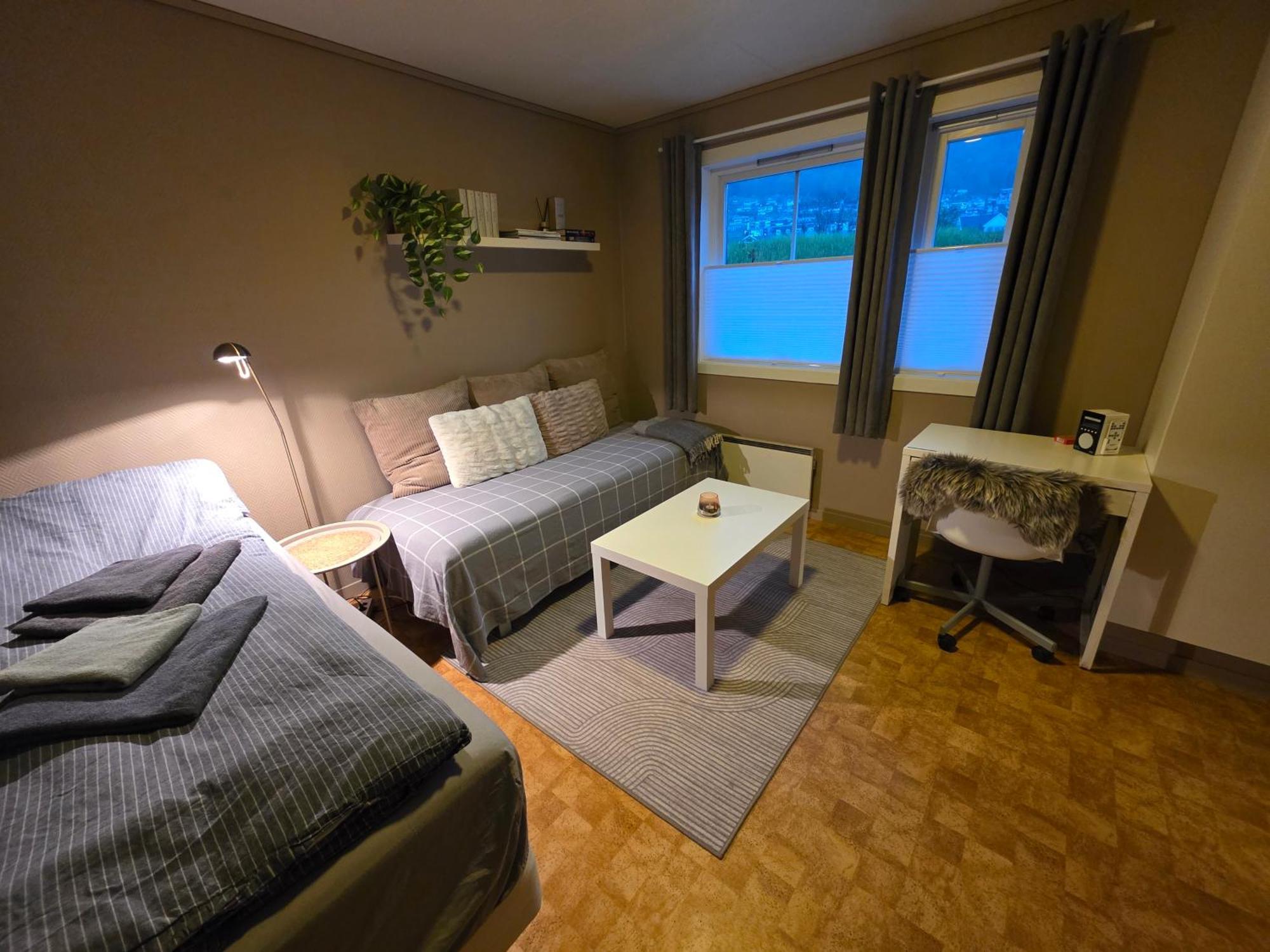 Rom Sentralt I Sogndal Hostel Ngoại thất bức ảnh