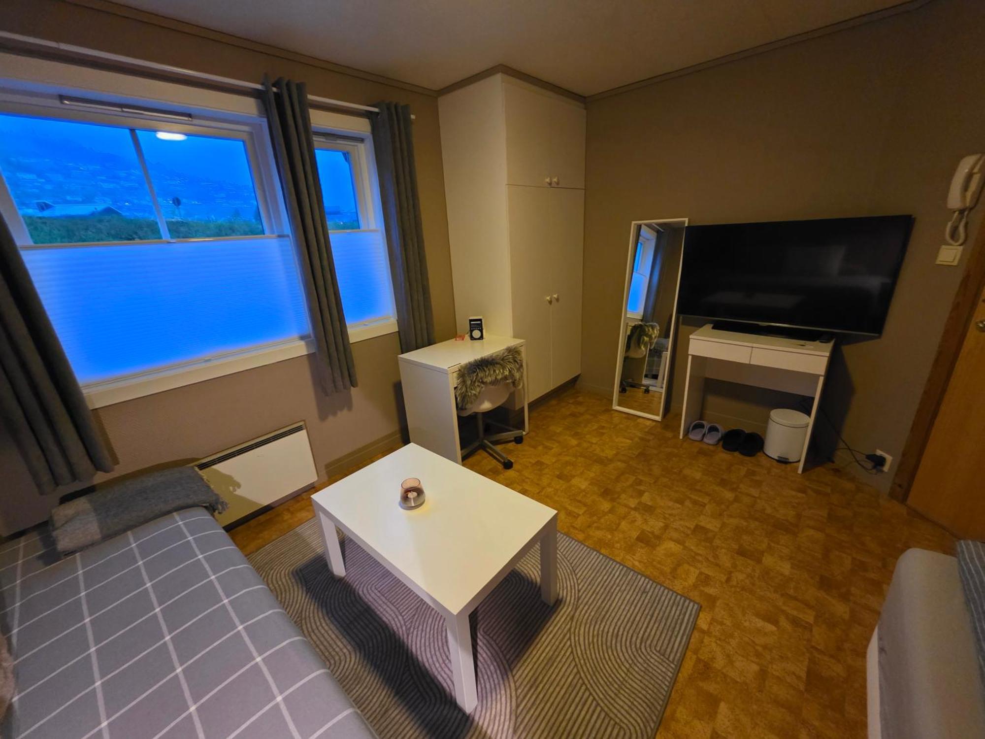 Rom Sentralt I Sogndal Hostel Ngoại thất bức ảnh
